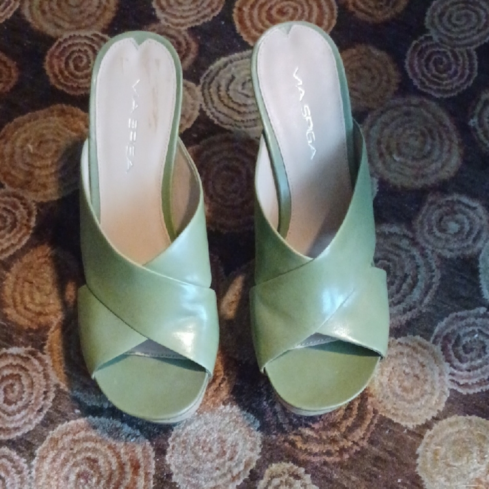 Strada Light Green Leather Crisscross Mule Sandals
